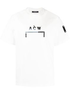 white/black cotton logo print to the front logo patch at the sleeve crew neck short sleeves straight hem Urban Crew T-shirt With Logo Print, Urban Crew Neck T-shirt With Logo Print, Modern Logo T-shirt For Streetwear, Streetwear Relaxed Fit T-shirt With Logo Patch, Modern Crew Neck T-shirt With Logo Detail, White Crew Neck T-shirt With Logo Patch, White Short Sleeve Top With Logo Patch, Modern Cotton T-shirt With Logo Detail, White T-shirt With Logo Detail