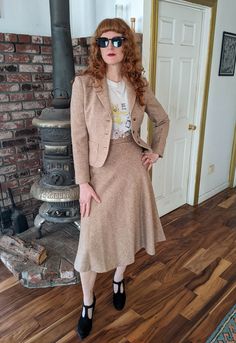 Gorgeous classic tweed two-piece suit, 1960s vintage. Features a beige mottled wool, matching satin lining, blazer style jacket with small front pockets and plastic 'tortoise' buttons, sweeping A-line skirt with high waist and side zipper closure,  and lots of elegant retro preppy glamour... Perfect retro formal wear with an ascot blouse and heels, but also looks lovely dressed down with a vintage tee and loafers...;) Brand : Suits Galore 100% pure wool Labeled size 6 B All measurements taken wi Fitted Beige Tweed Jacket With Long Sleeves, Spring Fitted Tweed Jacket With Suit Collar, Fitted Tweed Jacket For Spring Tailoring, Fitted Beige Tweed Jacket For Semi-formal Occasions, Vintage Fitted Skirt Suit With Notch Lapel, Fitted Beige Tweed Jacket For Tailoring, Classic Tailored Wool Skirt Suit, Winter Formal Beige Skirt Suit, Winter Beige Formal Skirt Suit