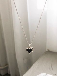 Black Heart Necklace, Female Shorts, Pendant For Women, Necklace Heart, Black Necklace, Black Heart, Heart Necklace, Piercings, Diamond Necklace