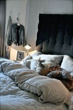 Stockholm Style Bedroom, Stockholm Bedroom, Rum Inspo, Wall Panels Bedroom, Stockholm Style, Cozy Room, Room Inspiration Bedroom, Dream Rooms