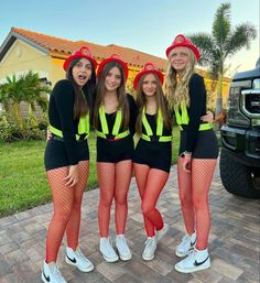 #toystory #bestfriendpictures #bestfriends #halloween #halloweencostume #halloweencostumeideas #woody #buzzlightyear #costumes #bff Outfit Ideas Halloween, Couture Halloween, Nail Designs Halloween, Pfp Halloween, Halloween Tattoo Ideas, Halloween Outfit Ideas, Carnaval Outfit, Cute Halloween Costume