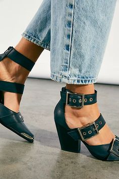 Hendrix Heels, Block Heel Shoes, Shoes Heels Wedges, Free People Shoes, Fabulous Shoes, Shoes Heels Pumps, Off Black, Jeffrey Campbell, Outfits Casuales