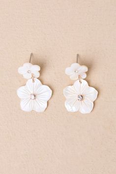 Flourishing Glow White Acetate Flower Earrings White Flower-shaped Trendy Earrings, Trendy White Flower-shaped Earrings, Trendy White Earrings With Flower Charm, White Earrings With Flower Charm, Trendy White Flower Earrings For Gift, Trendy White Flower Earrings As Gift, Cute White Flower Earrings For Spring, White Flower Charm Drop Earrings, White Flower Earrings With 3d Flowers For Spring