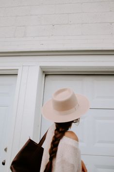 The Monroe is one of our new felt rancher hats released for the new season. This women's rancher hat has a brim and crown trimmed with tonal grosgrain ribbon and a slightly curled up brim. As far as women's western hats go, the Monroe in nude is definitely one of our most popular designs. The Monroe has a 3" (7.5cm) brim + 4.5" (11.5cm) crown and is made of 100% Australian wool. Rancher Hats, Monroe Hat, Summer Hat Style, Womens Western Hats, Stylish Womens Hats, Rancher Hat, Popular Designs, Western Hats, Boutique Design