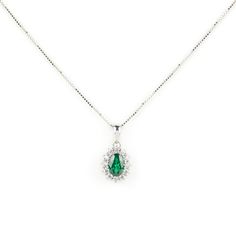 Collana oro bianco con ciondolo pietra verde ovale e zirconi #pietraverde #orobianco #zirconi Pendant Necklace, Pendant, Gold