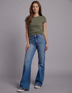 Rsq High Rise Flare Jeans. Belt Loop Waist. Button Closure Paired With Zipper Fly. Traditional 5 Pocket Design. High Rise. Flared Fit. Approx. Inseam: 33.5". 99% Cotton 1% Spandex. Machine Wash. Imported. Model Is Wearing A Size 26. Model Measurements:height: 5'8" Bust: 32"waist: 25"hips: 36"model Is Wearing A Size 32. Model Measurements:height: 5'7" Bust: 38"waist: 32"hips: 42" Flare Jeans Outfit Casual, High Waisted Flare Jeans Outfit, High Rise Jeans Outfit, Outfits With Flares, Flare Jeans Shoes, Bootcut Jeans Outfit, High Waisted Jeans Outfit, Forever 21 Outfits, Flare Jeans Outfit