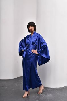 Ankle length, wrap-over style, with two sets of inside ties. One tie is included. Material Composition: polyamide 60%, viscose 20%, polyester 10%, silk 7%, elastane 3% Red Silk Robe, Bride Robes, Women Silk Robe, White Bridal Robe, Silk Bridal Robe, Long Silk Kimono, Silk Robes, Luxury Robes, Kimono Dressing Gown