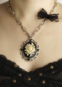 Victorian Cameo, Vintage Gothic, Cameo Necklace, Cameo Brooch, Vintage Jewels, Gothic Lolita, Black Crystals, Cute Jewelry, Antique Jewelry