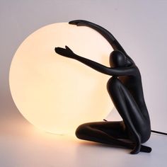 Statue Deco Lamp made of high-quality resin Woman Figure Lamp, Moon Table, Lampe Art Deco, Nordic Art, Estilo Art Deco, Black Table Lamps, Led Table Lamp, Living Room Coffee Table, Design Case