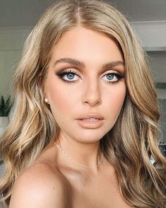 Trucco Glam, Trucco Smokey Eye, Wedding Makeup For Blue Eyes, Gold Makeup Looks, Glam Wedding Makeup, Makeup Pengantin, Bridal Makeup Natural, Formal Makeup, Bridal Makeup Wedding