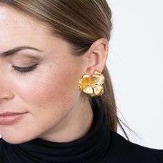 Satin Gold Cluster Crystal Center Flower Clip Earrings – KennethJayLane.com Gold Flower Necklace, Flower Earrings Gold, Sabyasachi Jewellery, Flower Clip, Gold Flower, Cluster Earrings, Clip Earrings, Blooming Flowers, Gold Flowers