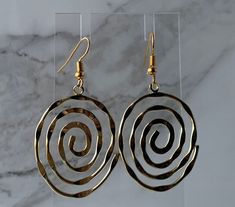 gold Swirl Dangle Earrings Free shipping in the USA I do not ship invoices unless requested. Feel free to message me if you have any questions. I would be happy to help. Other Spiral Jewelry: https://www.etsy.com/listing/1726258816/gold-swirl-dangle-earrings?click_key=da12e1e3f209b3b0b73b35f783b4d2f4cd2dda7b%3A1726258816&click_sum=f33fd3cd&ref=shop_home_active_6&pro=1&frs=1&sts=1 https://www.etsy.com/listing/1724383576/silver-swirling-dangle-earrings?click_key=842eeabadb23eadfe3cbbefc14b8ab17210 Gold Swirl Metal Earrings, Gold Swirl Nickel-free Earrings, Gold Swirl Earrings With Ear Wire, Swirly Earrings, Geometric Spiral, Spiral Jewelry, Aluminum Jewelry, Earrings Trendy, Swirl Earrings