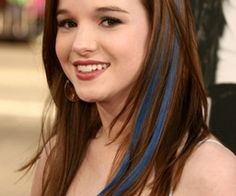 brunette hair with blue streaks - loove it. Hair Stripes, Underlights Hair, Pink Streaks, Blue Streaks, Super Hair, Trendy Hair Color, Hair Color Blue