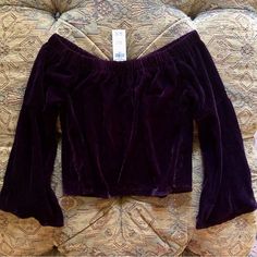 Hollister Off The Shoulder Top Sixe Xs Bell Sleeves Blousy, Slightly Cropped Maroon Velvet Nwt Beautiful Color, Very Deep Red Verging On Purple. Looks Like Red Wine Or A Blood Ruby. Bohemian/Renaissance Faire Or Gothic Vibe. True To Size But Will Likely Also Fit Size Small. Item Is Final Sale. Will Accept Most Reasonable Offers. #Whimsygoth #Goth #Romantic #Renaissance #Stevienicks #Boho Hollister Crop Tops, Blood Ruby, Baby Tee Shirts, Sheer Floral Top, Waffle Knit Top, Velvet Top, Tie Dye Long Sleeve, Fall Fits, Striped Crop Top