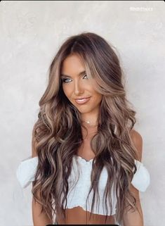 Dark Brown W Blonde Highlights, Dark Brown Hair With Lowlights Balayage, Dark Root With Highlights, Long Brown And Blonde Hair, Trendy Blonde Hair 2023, Sandy Brown Hair Balayage, Summer Hair Color For Brunettes Long, Light Brown Hair With Dark Roots, Jordan Beckham Hair