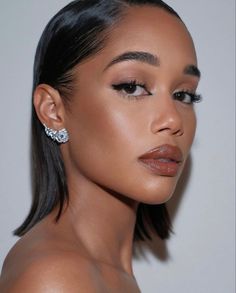 Cabello Afro Natural, Maquillage On Fleek, Soft Glam Makeup, Short Hair Trends, Neutral Eyeshadow, Glam Hair, Makeup Goals, Glam Makeup, Eyeshadow Looks