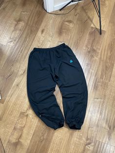 Nike Size: XL Waist - 42-54 Full length - 102 Inseam - 75 Leg Opening - 16 Front Rise - 30 Thigh - 34 Knee - 29 Check measurements in cm Condition is very good Check photos carefully Cool fit Amazing design Nylon Several flaws Recommended For any further questions write me dm NO CANCEL OR RETURN Ask you are interested in before purchase Open to your offers Nike Ad, Nike Vintage, Swoosh Logo, Cool Fits, 90s Style, Y2k 90s, Pants Trousers, Mens Trousers, Vintage Nike