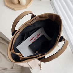 Brand Name: MR.YLLSShape: Casual ToteHandbags Type: Shoulder BagsTypes of bags: Shoulder & HandbagsOrigin: CN(Origin)Main Material: CanvasClosure Type: zipperHardness: SOFTStyle: CasualLining Material: PolyesterOccasion: VersatileGender: WOMENPattern Type: SolidNumber of Handles/Straps: SingleInterior: Cell Phone PocketInterior: Interior Zipper PocketDecoration: ChainsItem Type: Handbags Trendy Canvas Mobile Phone Bag, Large Capacity Top Handle Canvas Bag, Trendy Canvas Shoulder Bag With Mobile Phone Pocket, Trendy Canvas Shoulder Bag With Mobile Phone Holder, Trendy Canvas Shoulder Bag With Phone Pocket, Trendy Beige Large Capacity Box Bag, Chic Handheld Canvas Bag With Large Capacity, Chic Large Capacity Handheld Canvas Bag, Chic Canvas Shoulder Bag With Zipper Closure