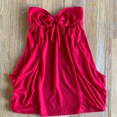 Size S Red, Sweet Heart Strapless Tube Top Nwot Top Has Pockets On Front Side Casual Bandeau Top For Date Night, Trendy Tops With Sweetheart Neckline For Night Out, Red Stretch Sleeveless Tube Top, Red Sleeveless Tube Top For Date Night, Flirty Red Tube Top For Spring, Flirty Red Sleeveless Top, Flirty Sleeveless Red Top, Solid Bandeau Tops For Parties, Casual Bandeau Top For Party