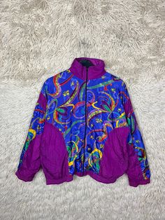 Vintage shell jacket with stand-up collar and zipper closure. There is a zippered pocket on the left and right. Attention: the cuffs are already worn out! Colors: Pink, Blue, Yellow, Turquoise, Red, Purple, Yellow Size M - L (estimated!) Please note dimensions: Length: 67cm Width: 60cm Arm length from collar: 77 cm If you have any questions or need more information, just write to me :) Retro Purple Windbreaker For Fall, Vintage Purple Windbreaker For Outdoor, Vintage Multicolor Windbreaker With Pockets, Vintage Track Jacket With Pockets For Spring, Vintage Purple Outerwear For Outdoor, Vintage Purple Hooded Outerwear, Retro Purple Windbreaker For Winter, Retro Spring Track Jacket For Outdoor, Vintage Multicolor Windbreaker For Fall