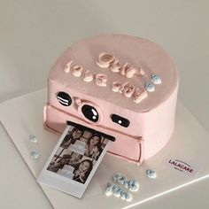 a cake that is shaped like an old fashioned camera