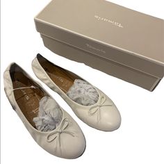 Tamaris White Leather Flats Brand New Size 37 Tamaris Shoes, Casual Ballet Flats, Oxford Platform Shoes, Animal Print Flats, Striped Shoes, Suede Ballet Flats, Brown Oxfords, Black Leather Loafers, Womens Ballet Flats