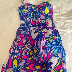 Lilly Pulitzer Flowered ‘Tropical Pin’ Dress Size 2- Nwt Vibrant Floral Beach Dress Fitted, Sleeveless Lined Floral Dress For Vacation, Fitted Floral Dress With Vibrant Print For Beach, Tropical Print Holiday Dress, Tropical Print Dress For Holiday, Pink Tropical Dress For Holiday, Multicolor Summer Dress With Hibiscus Print, Pink Tropical Holiday Dress, Casual Sleeveless Hibiscus Print Dress