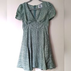 Romantic Princess Polly V-Neck Princess Seam Sage Green Dress - Mini Floral Print - Sage Green - Sexy V-Neck - Flattering Princess Seam Dress With Flare - Back Zipper Perfect Condition, Tags Removed But Never Worn Out All Items Are Cleaned, Disinfected, And Shipped Within 24 Hours Of Your Purchase Fitted V-neck Mini Dress For Brunch, Fitted Green V-neck Mini Dress, Fitted V-neck Dress With Short Sleeves For Day Out, Fitted V-neck Dress With Floral Print And Notched Neckline, Green Fitted Short Sleeve V-neck Dress, Fitted A-line V-neck Dress For Brunch, White Fitted V-neck Short Sleeve Dress, Fitted Dress With Notched Neckline For Day Out, White Fitted V-neck Dress With Short Sleeves