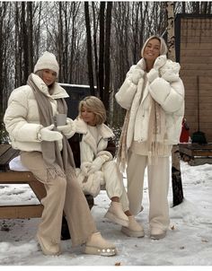 Outfit In Snow Weather, Winter Style 2025 Women, Winter Woman Outfits, 2025 Winter Outfits, Winter Outside Outfits, Snow Outfits For Women Cold Weather, Winter Snow Outfits Women, Womens Snow Outfits, Winter Outfits Cold Snow Fashion