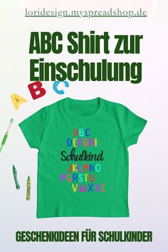 Das süsse ABC T-Shirt bringt die Augen jedes künftigen Schulkinds zum Strahlen. Bunte Buchstaben des Alphabets und der Titel "Schulkind" passen perfekt zur Einschulung, zum ersten Schultag oder als Geschenk in die Schultüte.