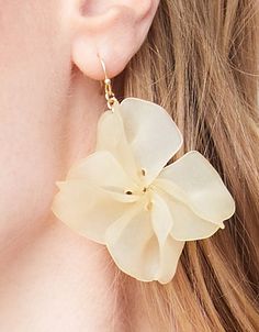 Get wrapped up in this garden of pretty flowers. Our Petal Toss Earrings feature delicate petals in lightweight plastic with matte 18kt gold plated ear wires. Petal Toss, Spartina 449, Fabric Earrings, Silly Things, Accessories Jewelry Earrings, Matte Gold, Pretty Flowers, Ear Wires, Apparel Accessories