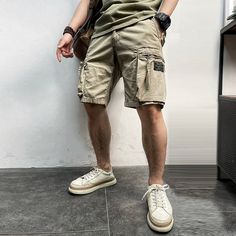 Camouflage Cargo Shorts, Slim Pants Outfit, Streetwear Winter, Outwear Fashion, Hoodies Men Style, Winter Fashion Coats, Track Suit Men, Short Models, Suit Shoes