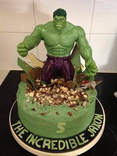 the hulk cake is decorated with green frosting