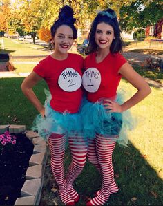 Easy duo costume -Tulle -Crotchet headband -Stripped leggings -Blue hair spray Twin Costume Ideas, Costumes For 2 Friends, Dynamic Duo Costumes, Girl Duo, Costumes For Teenage Girl, Halloween Costumes Scarecrow, Halloween Duos, Kostum Halloween, Twin Halloween