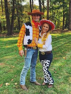 Woody & Jessie Halloween Costumes Couples Costumes Toy Story, Couple Toy Story Costumes, Toy Story Woodie And Jessie Couples Costume, Woody And Jessie Halloween Costumes, Couples Costumes Iconic, Diy Woody Costume Men, Woody And Jessie Costumes Diy, Jessie Toy Story Costume Woman Diy, Jesse And Woody Costume Couple