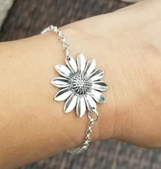 Sunflower Bracelet, Sunflower Charm, Sunflower Jewelry, Wrist Jewelry, Sunflower Earrings, Rolo Chain, Bracelets And Charms, Jewelry Diy, Flower Earrings