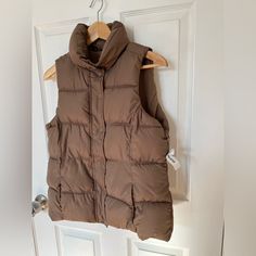 New. No Flaws. Size S, Fit Tts. Beautiful Chocolate Brown Color. Thick And Warm Puffer Vest. **Bundle And Save **Open To Offers **No Low Ball Offers Brown Puffer Vest, Navy Puffer Vest, Blue Jean Vest, Old Navy Vest, Puff Vest, Navy Quilt, Chocolate Brown Color, Sherpa Vest, Lightweight Vest