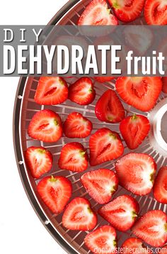 strawberries are being sliced and placed on a grate with the words diy dehydrate fruits