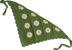 a green crocheted triangle with white flowers on the top and yellow centers is shown