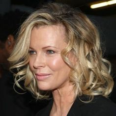 Demis Roussos, Asymmetrical Hairstyles, Kim Basinger, Shag Hairstyles, Haircut For Older Women, Hairstyle Gallery, Hairstyles Over 50, Medium Hair Cuts, Short Curly Hair