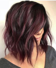 Burgundy Balayage, Trendy We Fryzurach, Maroon Hair, Rambut Brunette, Messy Bob Hairstyles, Messy Bob, Dark Red Hair, Red Highlights, Burgundy Hair