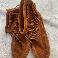 Minnetonka Fringe Ankle Boots **Never Worn** Womens Suede Boots, Fringe Ankle Boots, Suede Boots, Bootie Boots, Ankle Boots, Size 6, Women Shoes, Boots, Women Shopping