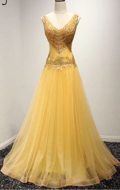 The yellow modern evening dress women's long noiva dress gown is a formal evening dress for the evening gown Renew Vows, Yellow Evening Dresses, Vows Wedding, Evening Fashion, Formal Evening Dress, Women's Evening Dresses, Dress Gown, Dresses Vintage, Beautiful Clothes