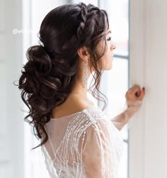 Half up half down hairstyles - partial updo wedding hairstyle is a great options for the modern bride from flowy bohemian to clean contemporary & elegant Partial Updo, Half Up Wedding Hair, Quinceanera Hairstyles, Half Up Half Down Hairstyles, Prom Hair Down, Elegant Wedding Hair, Quince Hairstyles, Best Wedding Hairstyles, Wedding Hairstyles Half Up Half Down