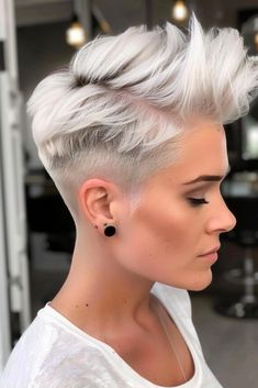 Hot Short Hairstyles, Messy Short Hairstyles, Short Hairstyles For Girls, Short Punk Hair, Short Silver Hair, Silver Blonde Hair, Short Haircut Styles