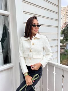 White Tweed Blazer Jacket STYLE DETAILING * Cropped * Tweed fabric SIZING Model measurements: Height: 168 cm Weight: 50 kg Hıp: 94 cm Chest: 86 cm Waist: 68 cm Model wears S size. Product Length: 53 cm Arm Length: 58 cm  Width:  for S size 44 cm for M size: 46 cm for L size 48 cm NOTE: Product is a normal fit. You can prefer your normal size. If you normally wear between S-M / M-L sizes or prefer a more oversized look, you can choose 1 size larger. * For wholesale enquires please get in contact. ** Please don't hesitate to contact us for your any questions. You're always welcomed ♥️  ** Don't miss the 20% discount special for the opening our store !! ✨  For other color options please visit our Etsy page. Beige Tweed Jacket Women, White Tweed Blazer Women, Tweed Short Coat Jacket,Wool Blaze Tweed Blazer Outfit, Cropped Tweed Blazer, Tweed Jacket Women, Outfit Mit Blazer, White Tweed Jacket, White Oxford Shirt, Tweed Blazer Women, Womens Tweed Jacket, Summer Pants Women