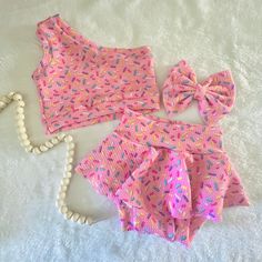 Sweet Pink Sets With Ruffles, Sweet Pink Bottoms For Summer, Cute Fitted Party Bottoms, Playful Summer Party Bottoms, Fun Pink Summer Sets, Pink Birthday Set For Spring, Playful Multicolor Birthday Sets, Pink Spring Birthday Set, Cute Party Sets