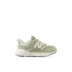 With a '90s heritage look  your mini-me can showcase their bold style and enjoy all-day comfort. Baby New Balance Shoes, Toddler Girl Tennis Shoes, Toddler Sneakers Girl, Dad Shoe, Girls Tennis Shoes, Toddler Stuff, Newborn Shoes, Baby Fits, Kid Clothes