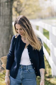 Navy Blue Cardigan Outfit, Navy Blue Coat Outfit, Winter Outfits Petite, Navy Blue Sweater Outfit, Navy Cardigan Outfit, Navy Sweater Outfit, Sezane Outfit, Blue Coat Outfit