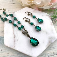 Emerald Green Teardrop Necklace and Earring Set Elegant - Etsy Elegant Green Dangle Drop Necklace, Green Pear-shaped Emerald Necklace For Wedding, Green Teardrop Pendant Jewelry With Matching Earrings, Green Teardrop Jewelry Sets With Matching Earrings, Green Teardrop Necklace With Matching Earrings, Green Teardrop Jewelry Sets For Gifts, Envelope Jewelry, Vintage Emerald Earrings, Mother Of The Bride Jewelry